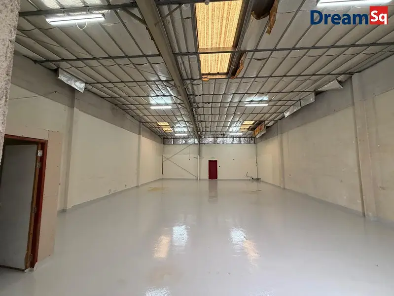 Compact Warehouse in Al Quoz 4