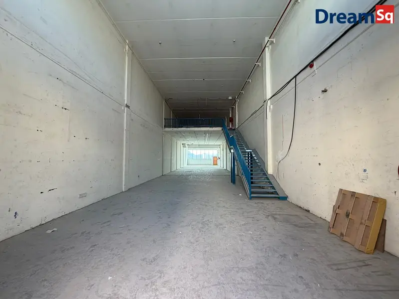 9m Ceiling Warehouse in Al Quoz Industrial 3